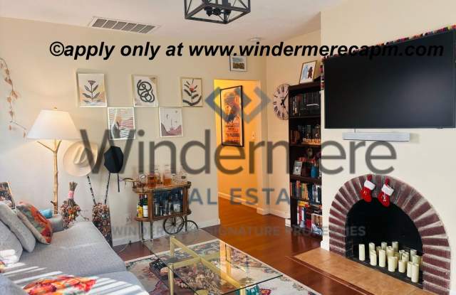 Beautifully Remodeled 2 Bedroom, 2 Bath Duplex on Freeport Blvd.- Now available! photos photos