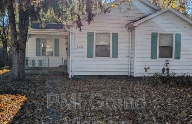 1328 South 6th Street - 1328 South 6th Street, Mattoon, IL 61938