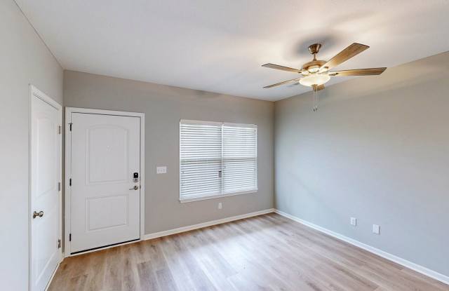 3 Bedroom 2.5 Bathroom Duplex! Gallery 3