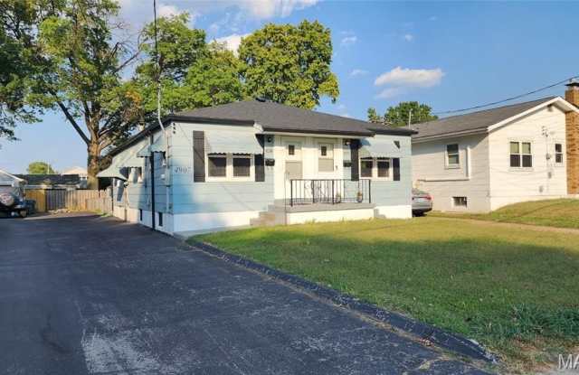 4907 Heege Road photos photos