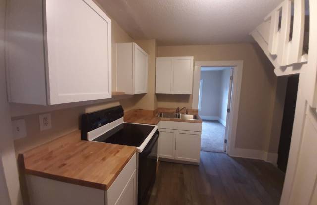 3 Bedroom, 1 Bathroom home with new kitchen! photos photos