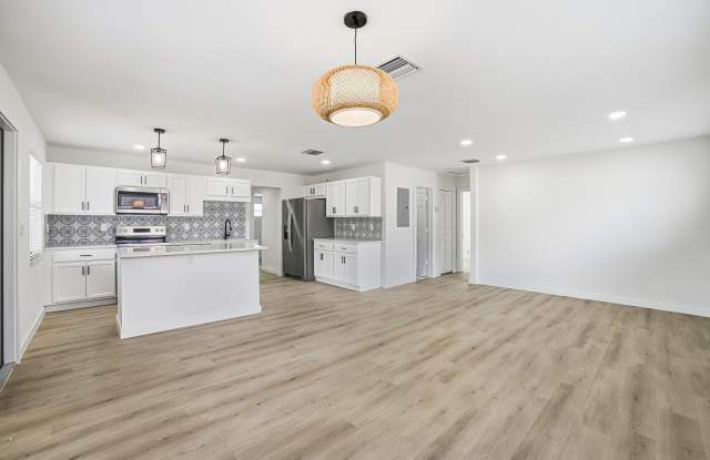 328 SW 11th Avenue photos photos