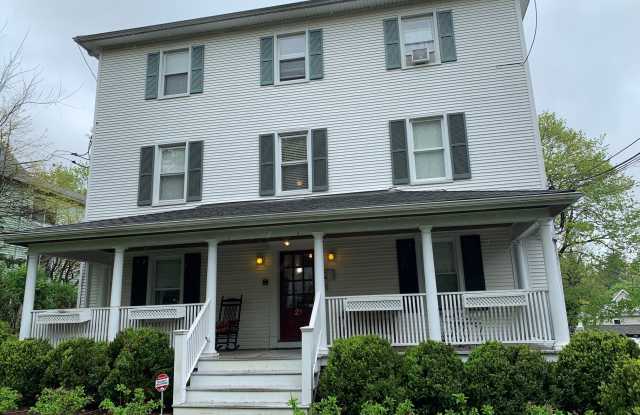 21 Oak Ridge Street Gallery 1