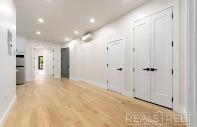 1276 Jefferson Avenue Gallery 3