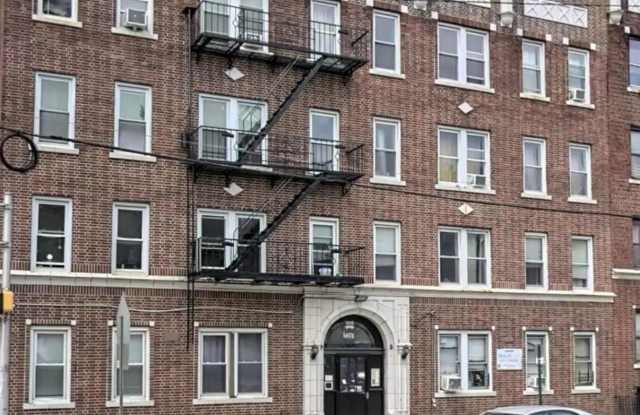 2267 JOHN F KENNEDY BLVD - 2267 John F. Kennedy Boulevard, Jersey City, NJ 07304