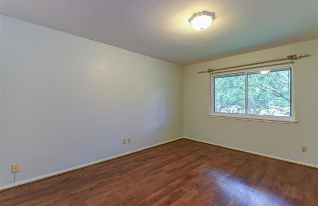 642 S Ripple Creek Drive - 642 South Ripple Creek Drive, Houston, TX 77057