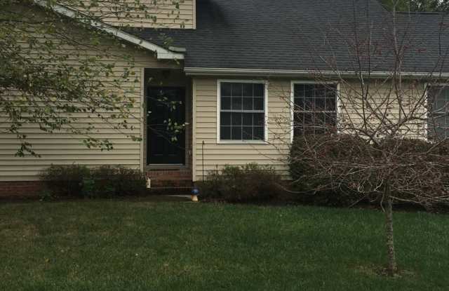 Immaculate 3 Bedroom Townhome in Huntington/Barboursville Area photos photos