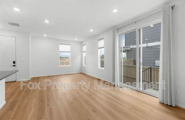 300 Nighthawk Street Gallery 4