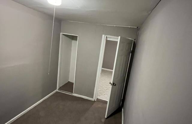 4902 Linden St - A Gallery 2