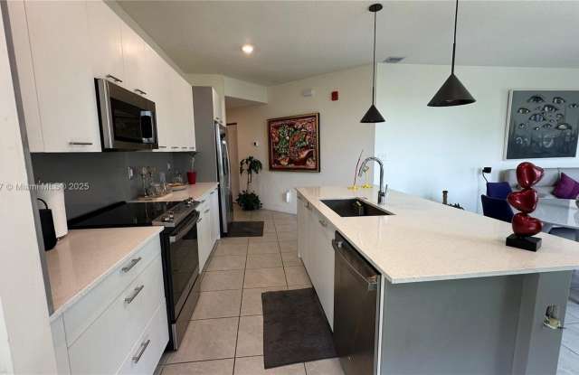 8001 NW 41st St photos photos