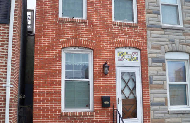 Charming Locust Point 2bd+Den/1ba Rowhome w/ W/D, CAC and One-Car garage! Available 7/15! photos photos