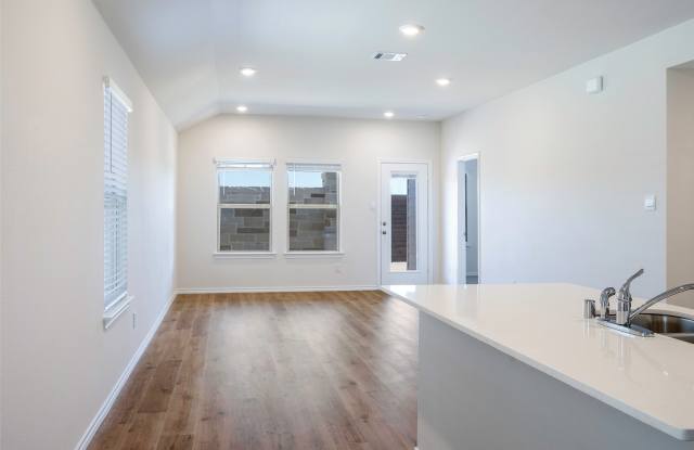 1903 Feeder Way Gallery 3