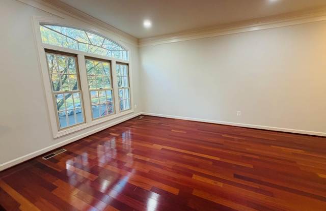 25352 HERRING CREEK Drive Gallery 4