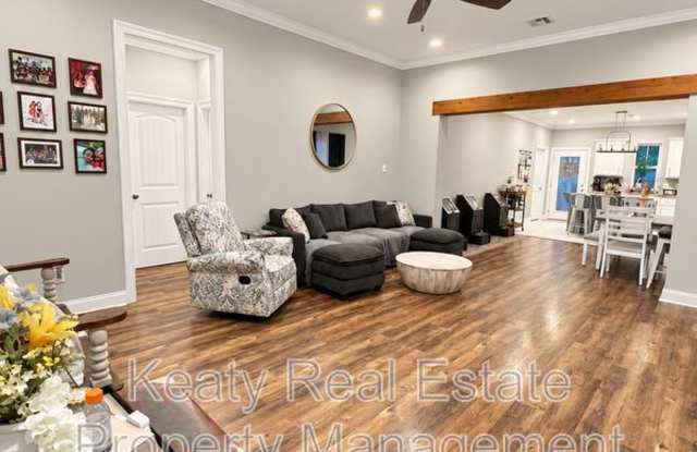 316 Adry Lane Gallery 4