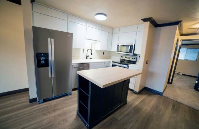 $500 Off! Quiet Top Floor 1 Bedroom Condo in Gated Tukwila Community photos photos