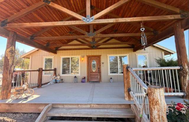 CHECK OUT THIS GORGEOUS, SPACIOUS RANCH ON ACERAGE, JUST OUTSIDE OF REDMOND! Gallery 1