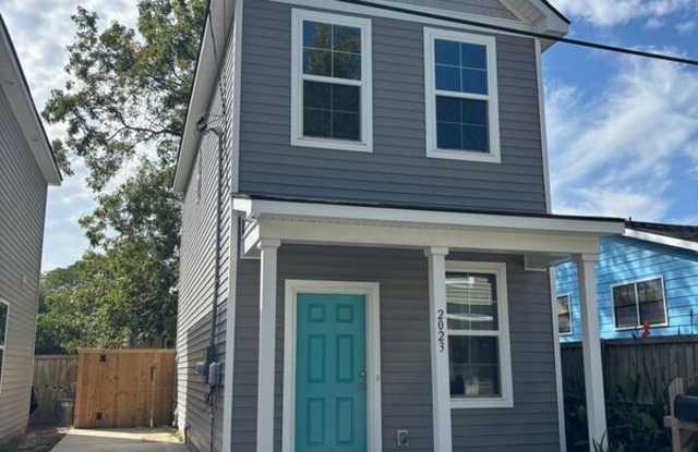 2023 Comstock Ave photos photos