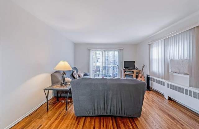 1559 Hering Avenue Gallery 3