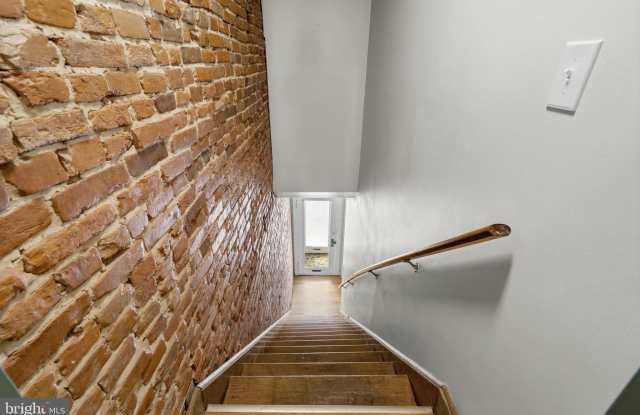 1305 LIGHT Street Gallery 4