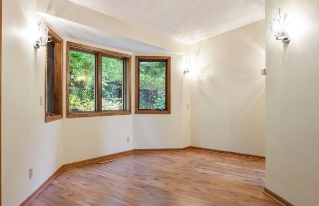 5546 Village Drive Gallery 4