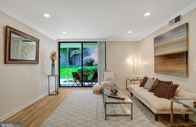 3109 PATRICK HENRY Drive Gallery 4