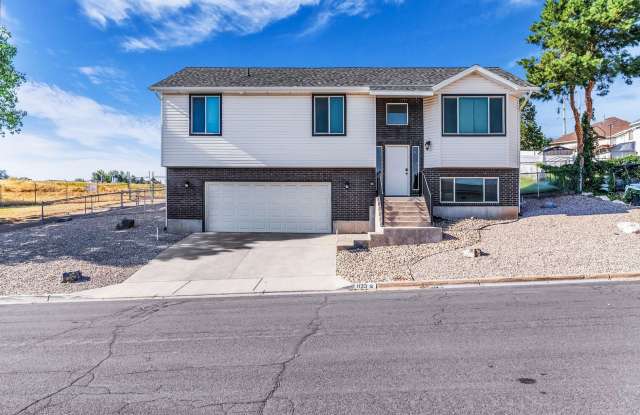 Beautiful 2020 Layton Home with High Ceilings & Modern Finishes photos photos