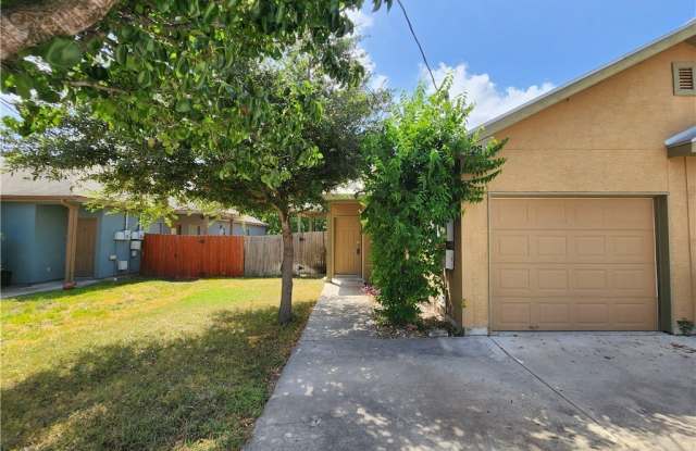 228 Anne Louise Drive - 228 Anne Louise Drive, New Braunfels, TX 78130