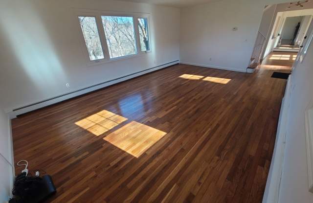 Renovated 3 bedroom 2.5 half bathroom home located in the town of Dobbs Ferry Gallery 3