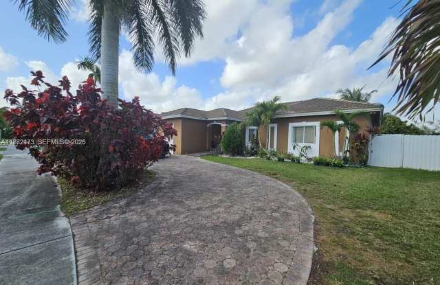 718 SE 12th Ter photos photos