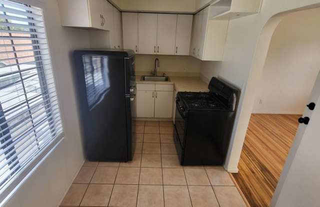 Quaint and Cozy 1x1 Apartment in Historic Old Town!! photos photos