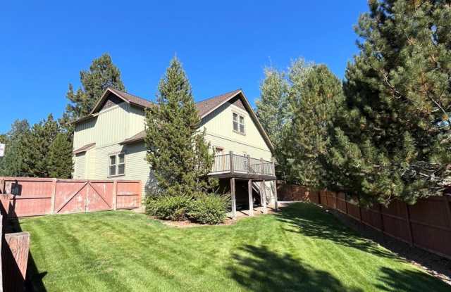 Landscape Maintenance Included! Spacious 3 Bed/2.5 Bath Home in SW Bend - Elder Ridge Street Gallery 3