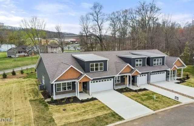 Powell 37849 - 4 Bedroom, 3 bath Condo - Contact Lisa Vineyard and Shannon Russell (865) 216-9334 photos photos