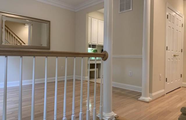 2623 Fairfax Dr Gallery 3