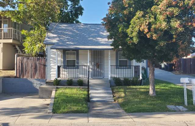 Central Roseville Bungalow 2 bedroom 1 Bathroom, Street Parking, Shed, No Yard photos photos