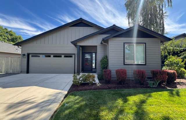 SPACIOUS & BEAUTIFUL 3-BEDROOM HOME WITH CENTRAL A/C & FIREPLACE! photos photos