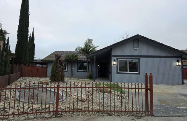 1003 Walnutwood Ct - 1003 Walnutwood Court, Los Banos, CA 93635