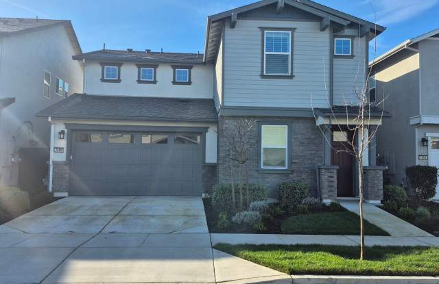 Gorgeous 4 Bedroom 3.5 bath with loft photos photos