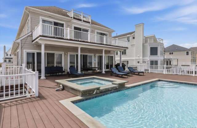 672 Dune Road Gallery 1