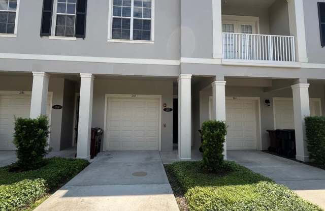 End unit town home in Baldwin Park! - 4415 Ethan Lane, Orlando, FL 32814