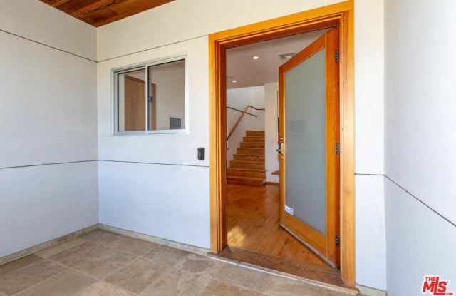 1404 North OCCIDENTAL Gallery 3