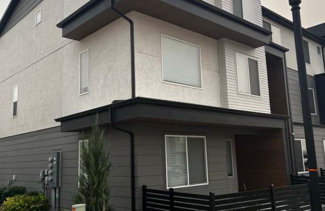 Beautiful Row End Townhouse - 1142 West 310 South, Utah County, UT 84003