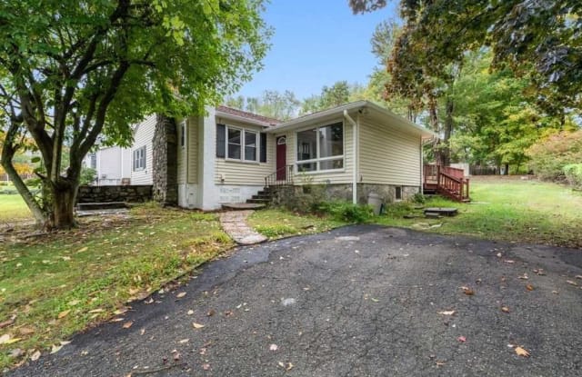 3413 N SHELLEY STREE - 3413 North Shelley Court, Lake Mohegan, NY 10547