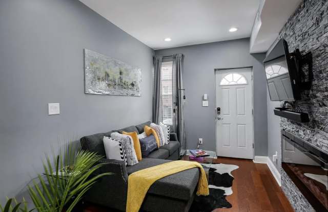 614 South Luzerne Avenue -Room 1 Gallery 3