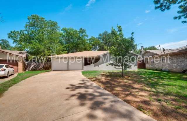 905 Valley Court - 905 Valley Court, Arlington, TX 76013