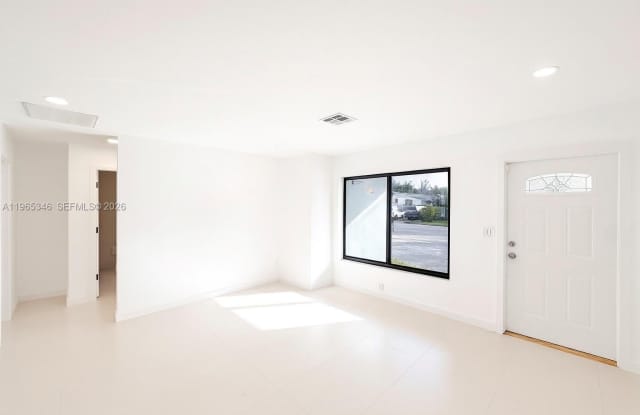 4671 SW 43rd Ter photos photos