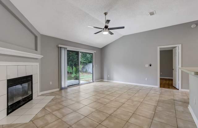 Lovely 3-bedroom, 2-bathroom home located in the desirable Hideaway Woods community - 9642 Pritmore Road East, Jacksonville, FL 32257