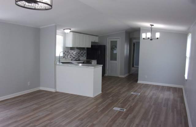 Beautifully Renovated 3 Bedroom 2 Bath Home in the Newport Area Gallery 4