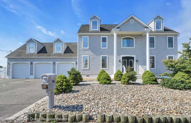 1103 Laurel Boulevard photos photos