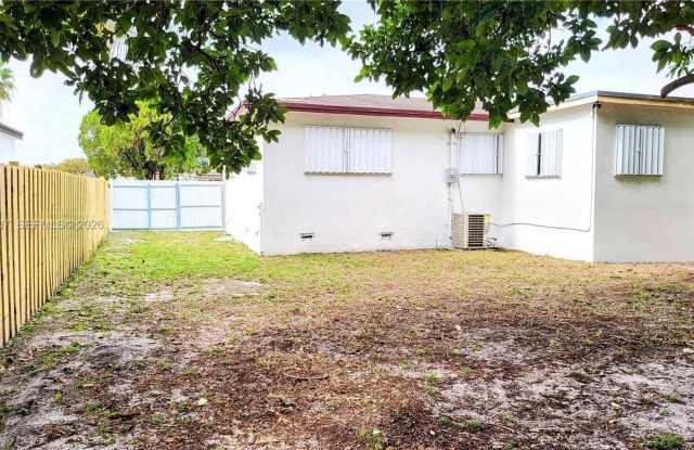 18011 NW 6TH PL MIAMI GARDENS, FL 33169 Gallery 4