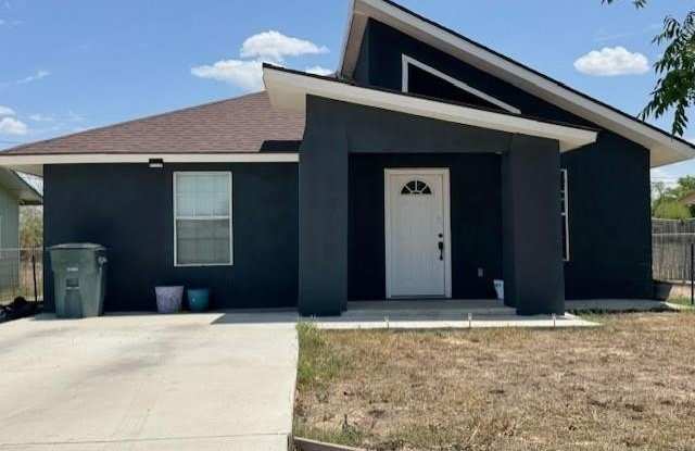 605 E Adobe - 605 East Adobe Street, Del Rio, TX 78840